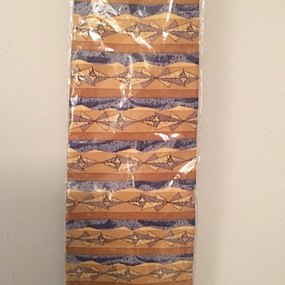 Van Heusen Tie - Picture 2 of 4